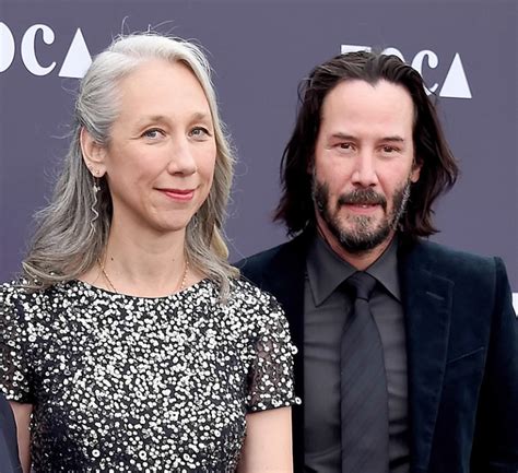 is keanu reeves dating anyone